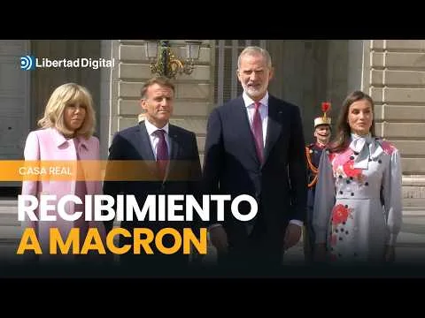 Así ha sido el recibimiento de los Reyes a Macron en el Palacio Real