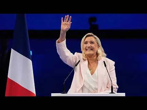 Marine Le Pen lança campanha em Orleães: “Toda a gente está agora de acordo connosco”