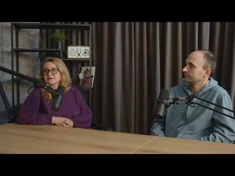 Художникът Димитър Генчев и кураторът Владия Михайлова за изложбата “Пластове” в галерия “КУБ”