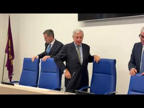 Tajani in Questura a Milano incontra dirigente ferito il 17 ottobre: Grazie alle forze dell’ordine